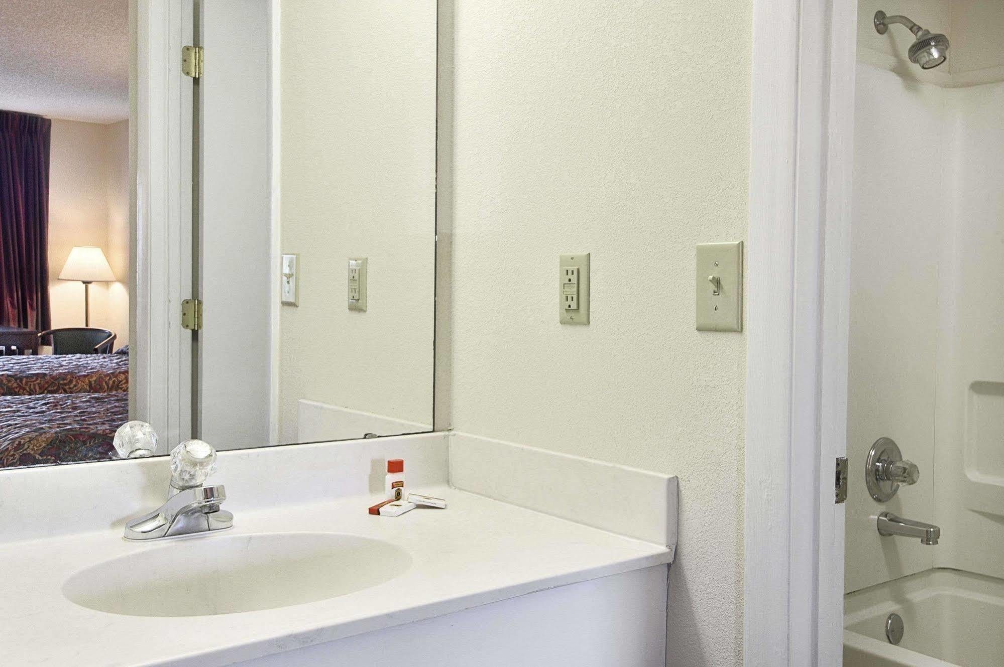 Rodeway Inn Lumberton Habitación foto